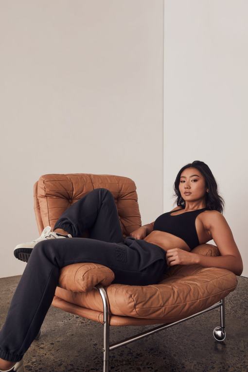 oblečení Meshki smirkové embosované fleecové joggery dřevěné uhlí V0D0D1479